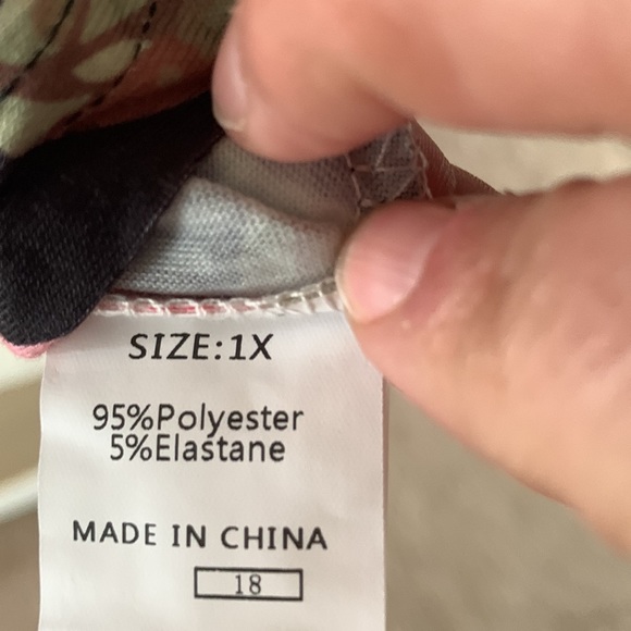 New in bag floral tee with front know detail. Black with pink and fuschia floral - Picture 6 of 8